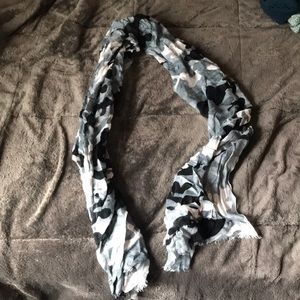 Grey camo scarf